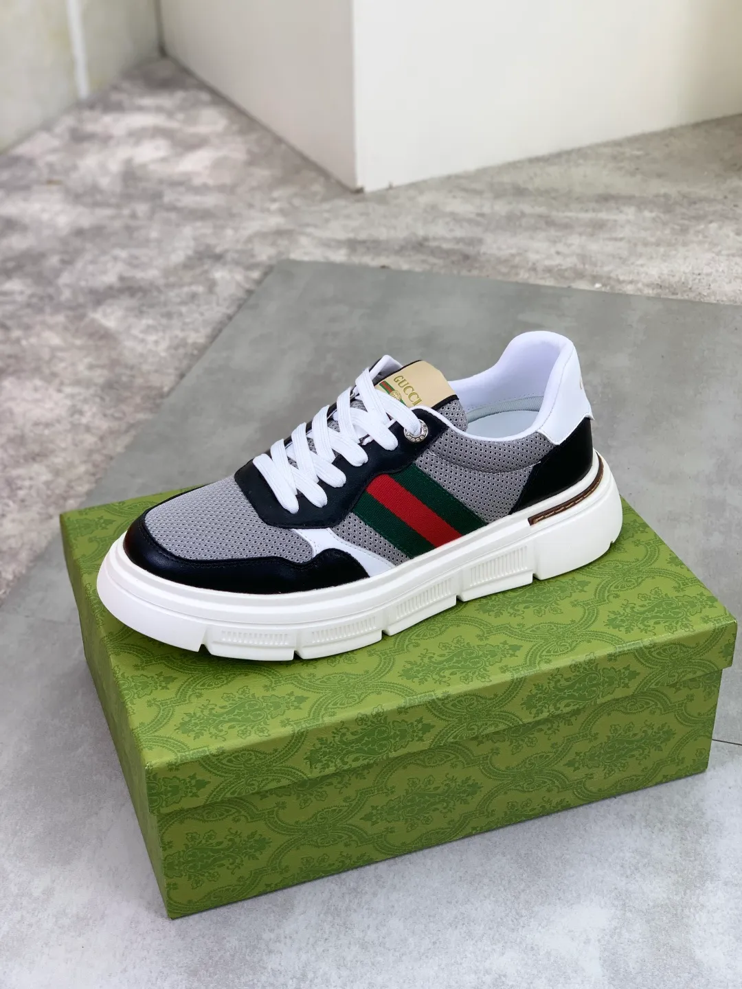 Men's shoes 💰P400💰[New style]🆘 The latest model from Gucci GUCCI official website🎁Classic casual and fashionable men's shoes👟Best model💥The style is simple and elegant, exclusive for trendy men. Unique official website latest brand elements👑Gucci original decoration, fashionable and generous, original soft calfskin fabric➕Comfortable soft first-layer pigskin lining ✅The official website specifies wear-resistant casual outsole, the classic model is photographed in real life🎬Color: 2️⃣colors available😍Number of codes: 38-44